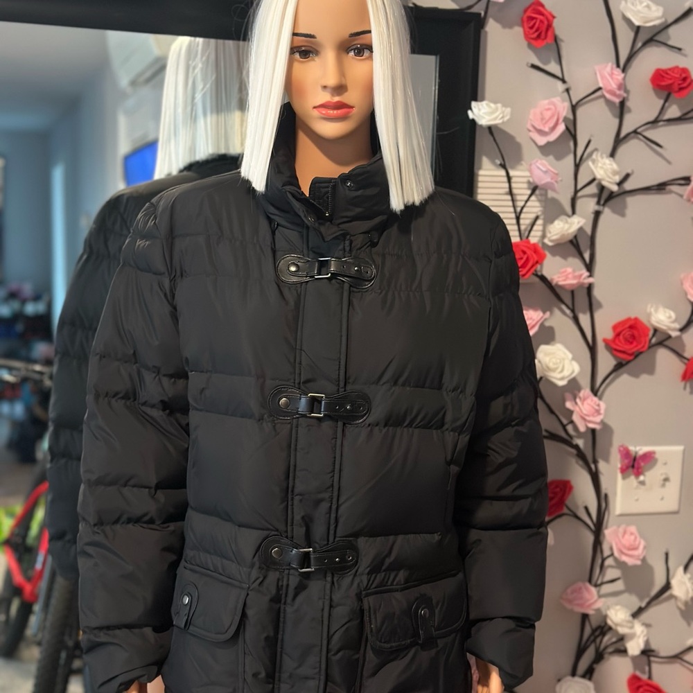 Elegant Black Puffer Coat with Buckle Detail